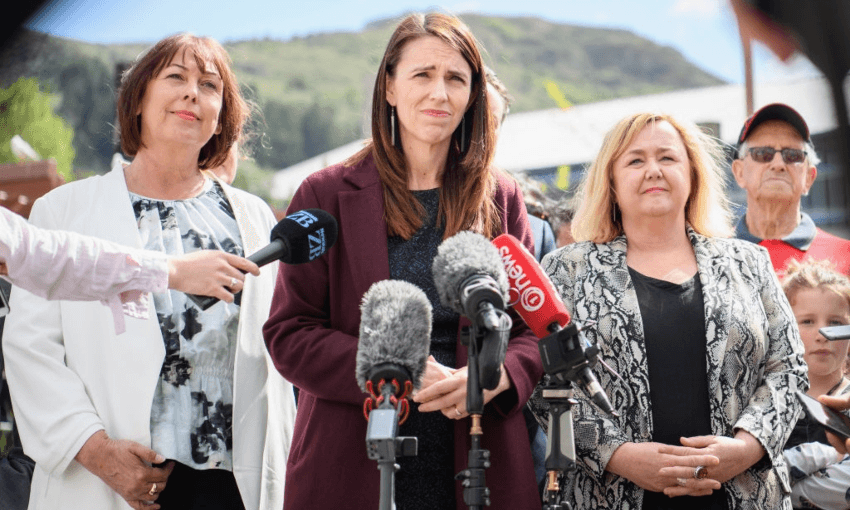 Jacinda Ardern on the campaign trail with MP Megan Woods and candidate Tracey McLellan (Getty Images)  
