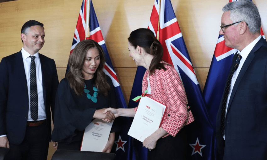 Green co-leader Marama Davidson shaking hands with PM Jacinda Ardern on the cooperation agreement (Getty Images) 

