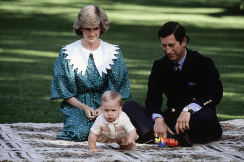 Diana, Charles and William on the lawn at Government House. (Photo: David Levenson/Getty Images) 

