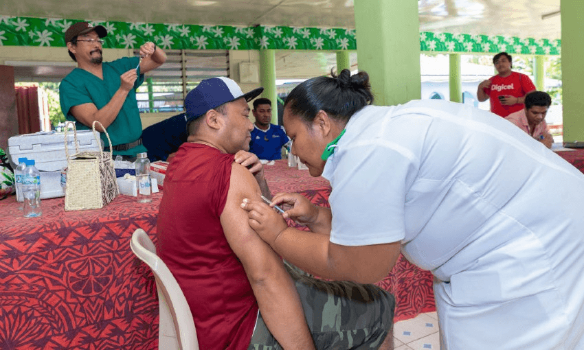 A nurse administers the MMR vaccine on December 6, 2019 in Apia, Samoa (Photo: Chikara Yoshida/Getty Images) 
