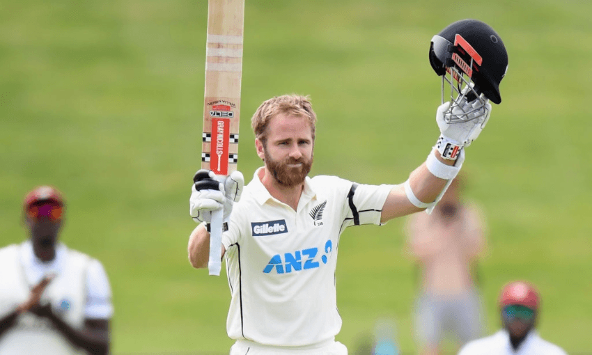 Kane Williamson raising the bat. (Getty Images)  
