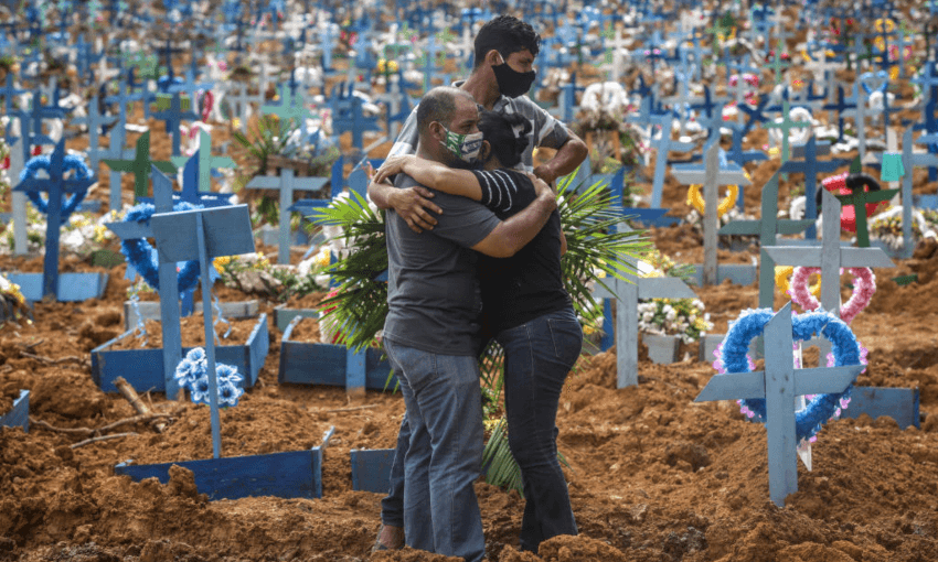 A mass burial of COVID-19 victims at the Parque Taruma cemetery in Manaus, Brazil. (Photo by Andre Coelho/Getty Images) 
