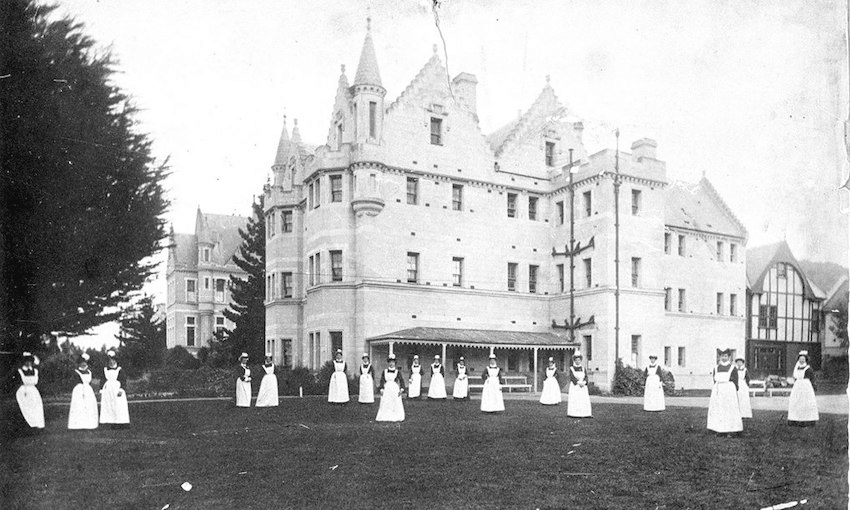 Nurses in front of the main building of the Seacliff Lunatic Asylum, 1890 (Photo: Archives reference: R18830755 DAHI 20271 D266 520 d. Dunedin Regional Office, Archives New Zealand.) 
