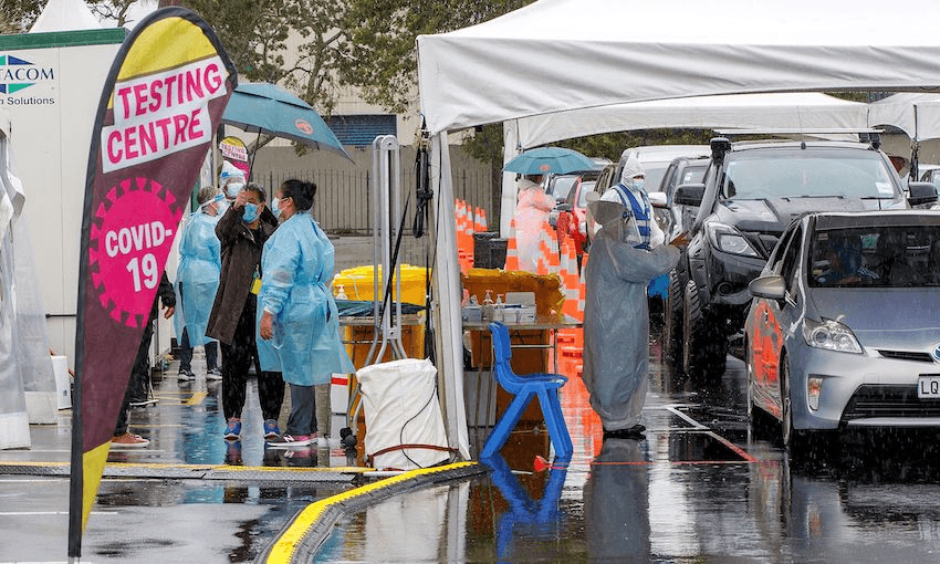 motorists queueing for Covid-19 tests in the rain in Ōtara