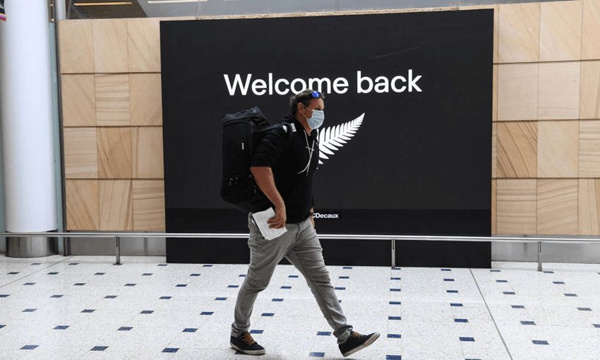 Passengers from New Zealand arriving at Sydney’s Kingsford Smith Airport on October 16, 2020 (Photo: James D. Morgan/Getty Images) 
