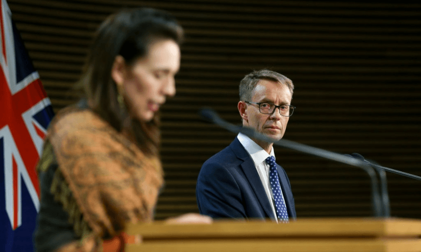 PM Jacinda Ardern and Dr Ashley Bloomfield at a press conference (Getty Images) 
