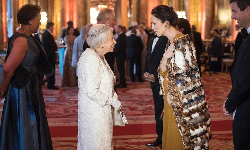 Queen Elizabeth II and NZ prime minister Jacinda Ardern at Buckingham Palace in 2018 (Photo: Victoria Jones – WPA Pool/Getty Images) 
