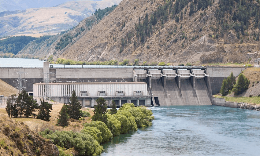 a photo of a dam with a lake behind it and dry hills around it. looks like central Otago, probably the Clyde dam