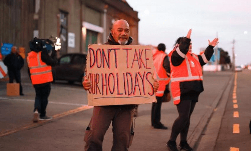 Picketers outside Wellington’s Kilbirnie bus depot on April 23, 2021 (Photo: Dom Thomas/RNZ)