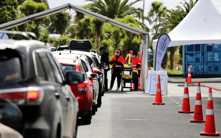 The drive-through vaccination centre at the Trusts Arena in Auckland (RNZ/Nick Monro) 

