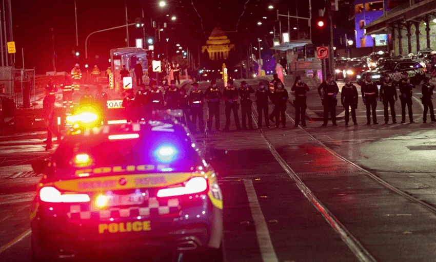 Police in Melbourne form a roadblock against anti-lockdown protesters (Getty Images)  
