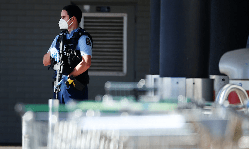 An armed police guard at Countdown LynnMall on the morning of September 4 (Photo: Fiona Goodall/Getty Images) 
