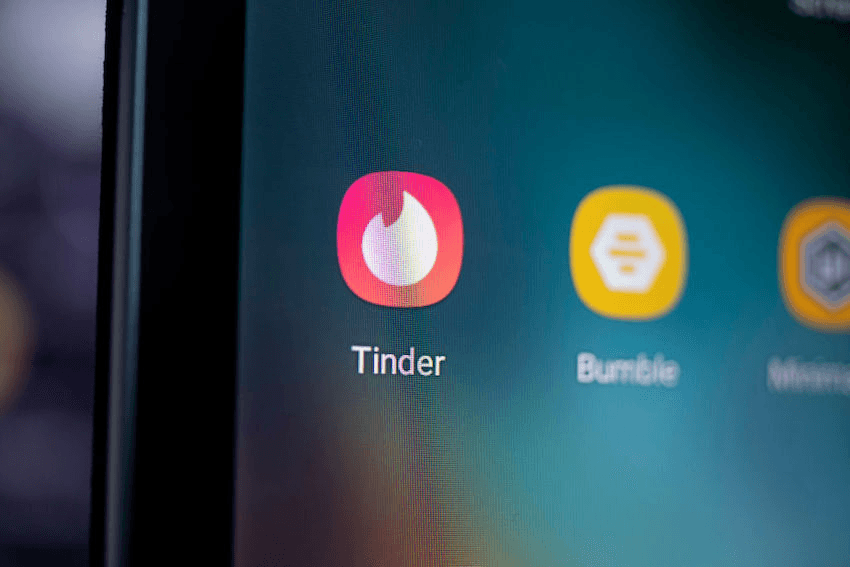 Tinder and Bumble say users can appeal bans, but women say it’s almost impossible to get a banned account back. (Photo: Fabian Sommer/picture alliance via Getty Images) 
