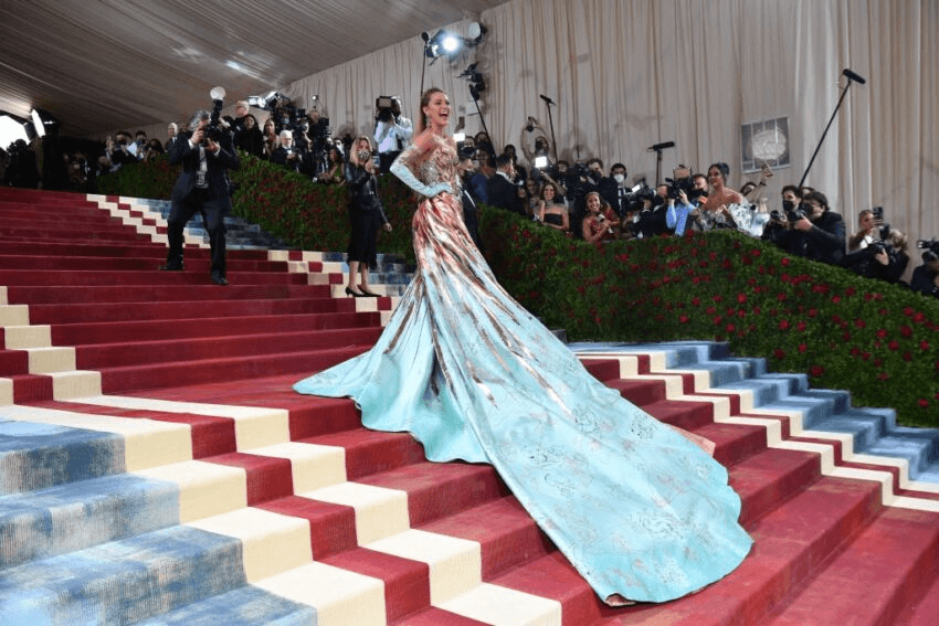 US actress Blake Lively arrives for the 2022 Met Gala at the Metropolitan Museum of Art on May 2, 2022, in New York. – The Gala raises money for the Metropolitan Museum of Art’s Costume Institute. The Gala’s 2022 theme is “In America: An Anthology of Fashion”. (Photo by ANGELA  WEISS / AFP) (Photo by ANGELA  WEISS/AFP via Getty Images) 
