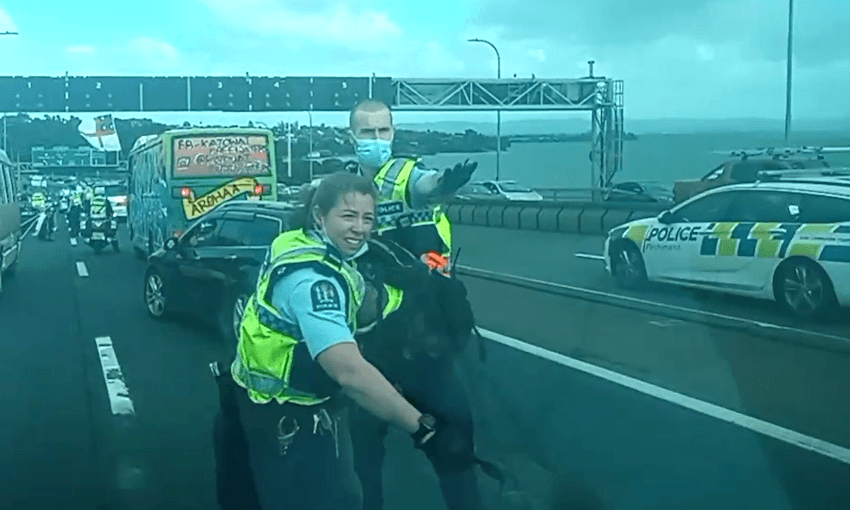 The Auckland Harbour Bridge protest earlier today (Photo: Screengrab/Mana News Live) 

