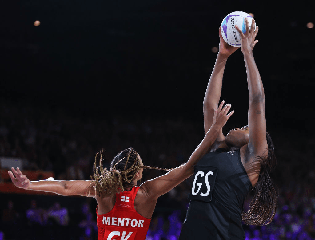BIRMINGHAM, ENGLAND - AUGUST 07: Grace Nweke of Team New Zealand and Geva Mentor of Team England compete for the ball during the Netball Bronze Medal match between Team New Zealand and Team England on day ten of the Birmingham 2022 Commonwealth Games at NEC Arena on August 07, 2022 on the Birmingham, England. (Photo by Matthew Lewis/Getty Images)