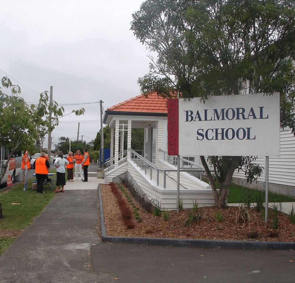 The entrance of Balmoral School in Auckland.
