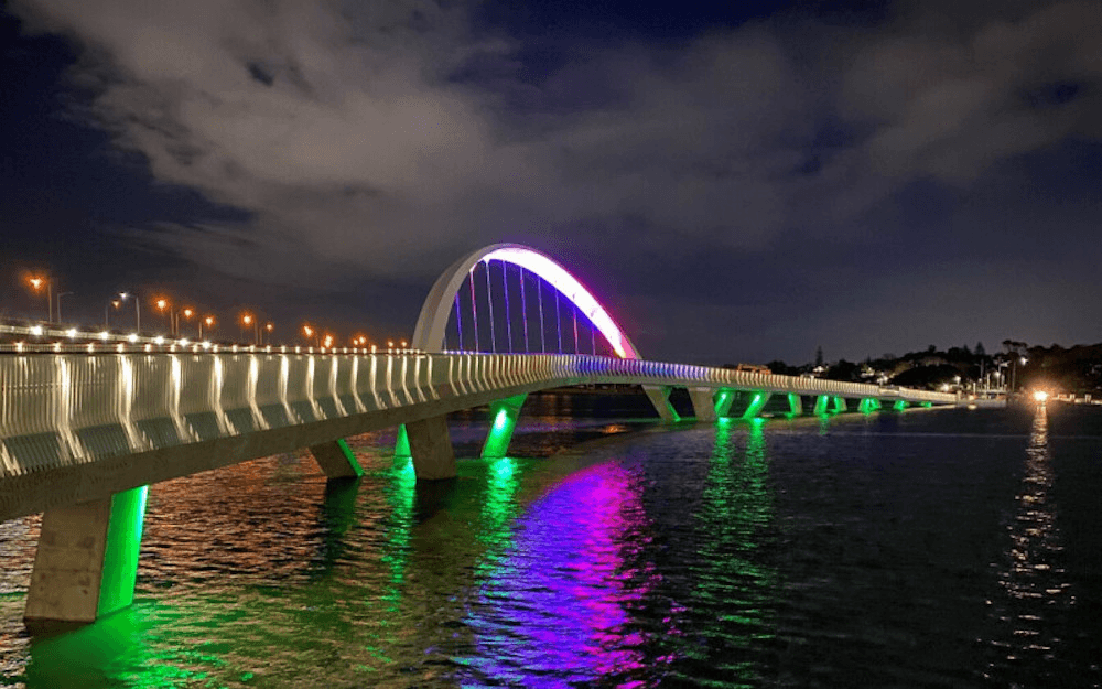 Ngā Hau Māngere Bridge.