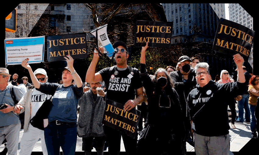 Opponents of former US president Donald Trump protest outside the Manhattan District Attorney’s office in New York City on April 4, 2023. (Photo: Leonardo Munoz/AFP/Getty Images) 

