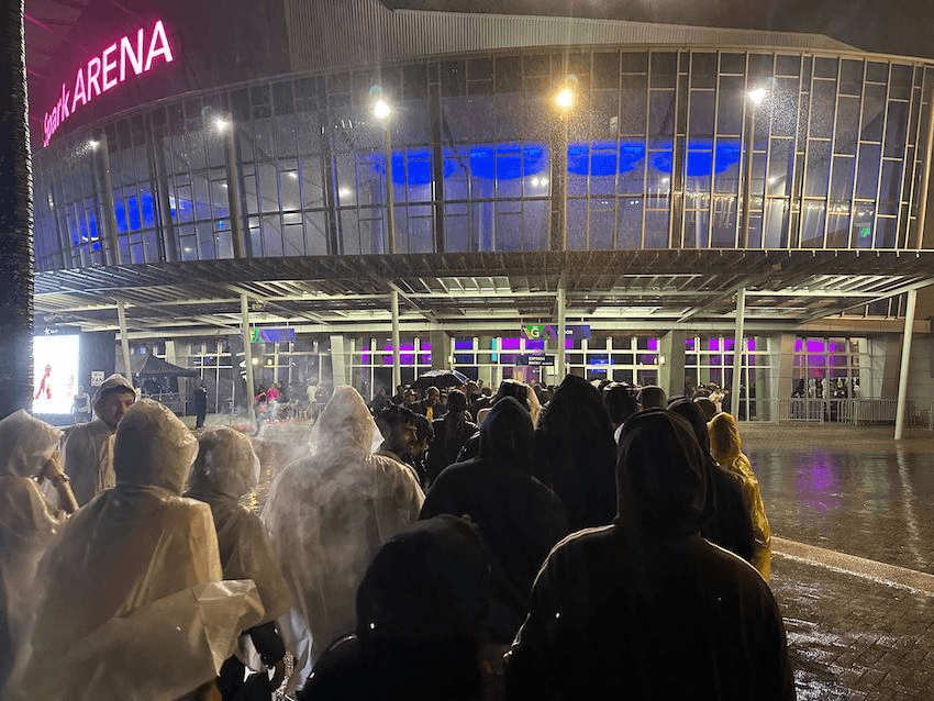 It’s an indoor show, but fans donned ponchos to get to Spark Arena (Photo: Chris Schulz) 
