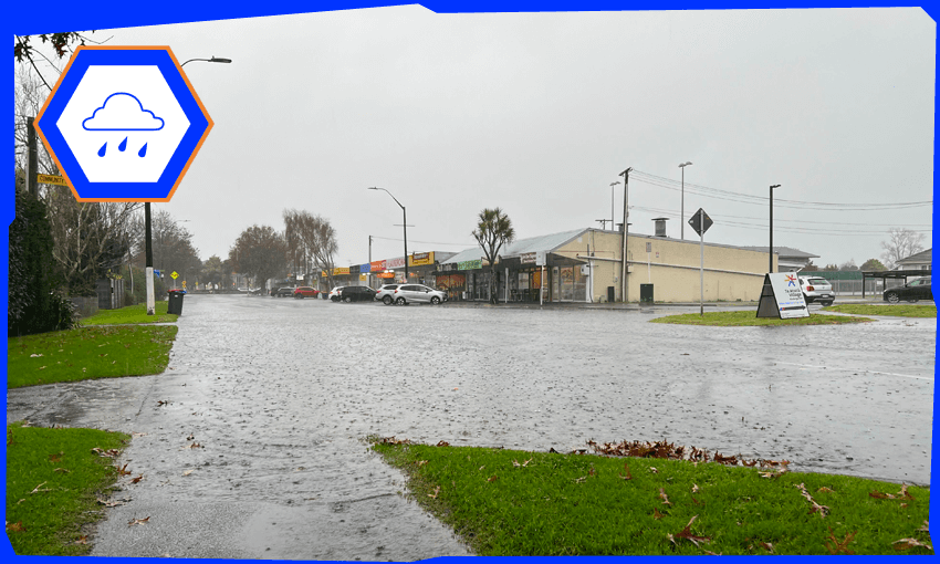 Flooding in Te Atatu on Tuesday morning (Image: Ben Gracewood) 
