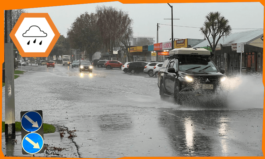 Flooding in Te Atatu on Tuesday morning (Image: Ben Gracewood) 
