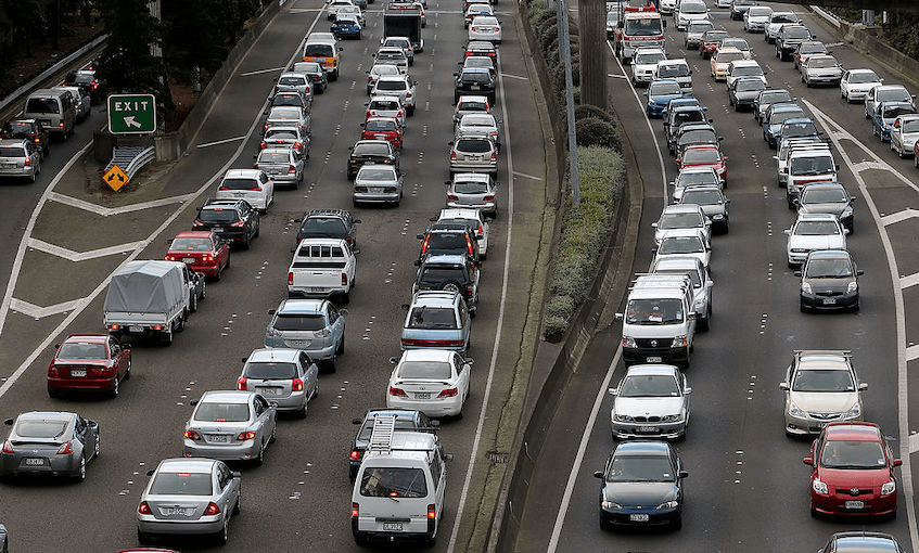 WELLINGTON, NEW ZEALAND – AUGUST 16: Traffic crawls along the Wellington motorway as commuters evacuate the CBD after a magnitude 6.2 earthquake on August 16, 2013 in Wellington, New Zealand. The quake struck Wellington at 2:31pm local time and was felt as far as Auckland on the north Island and Dunedin on the south. There have been reports of injuries but no fatalities. (Photo by Hagen Hopkins/Getty Images) 
