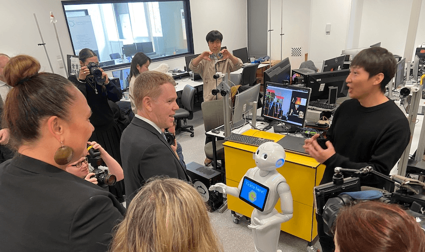 Chris Hipkins and a robot at Auckland Uni