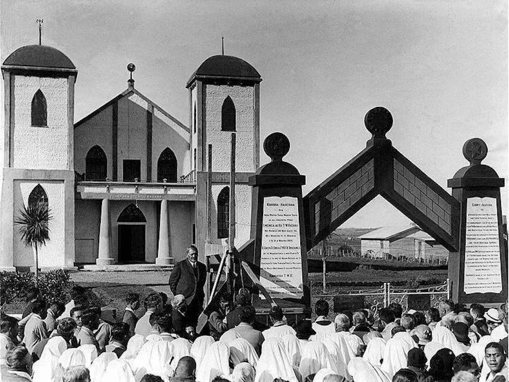 T.W. Rātana speaks to mōrehu at Rātana pā.