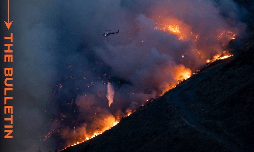 A helicopter works on extinguishing the fire at Port Hills (Photo: Joe Allison/Getty Images)