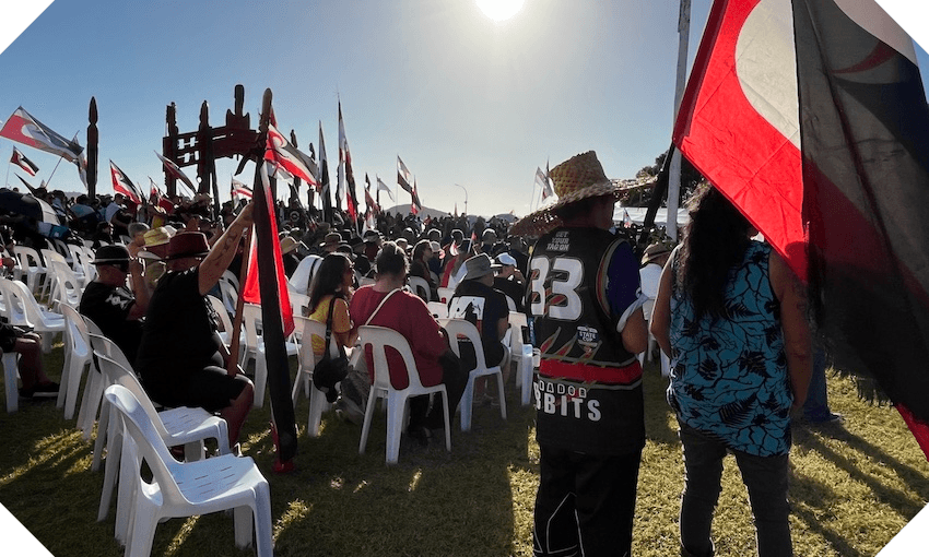 Thousands gather for the pōwhiri to welcome the hīkoi ki Waitangi (Photo: Eda Tang) 
