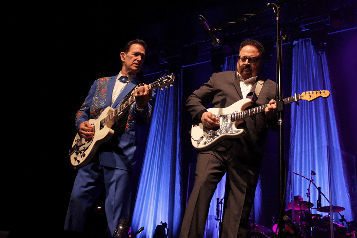 Chris Isaak and lead guitarist Hershel Yatovitz performing at the Kiri Te Kawana Theatre, 24 April 2024. (Photo: Gabi Lardies).
