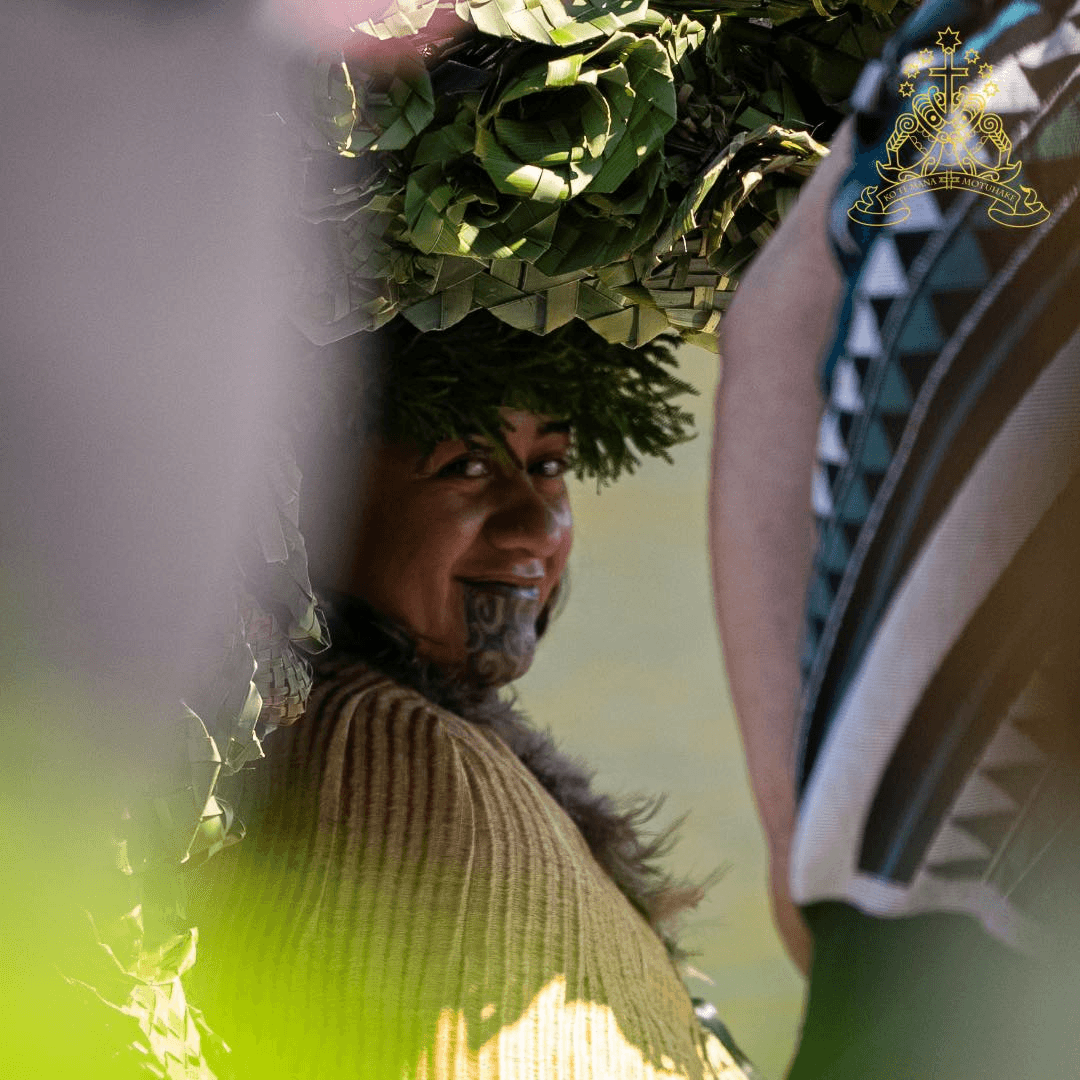 Kuīni Ngā Wai Hono i te Pō travels down Waikato River aboard the waka Tātahi Ora.