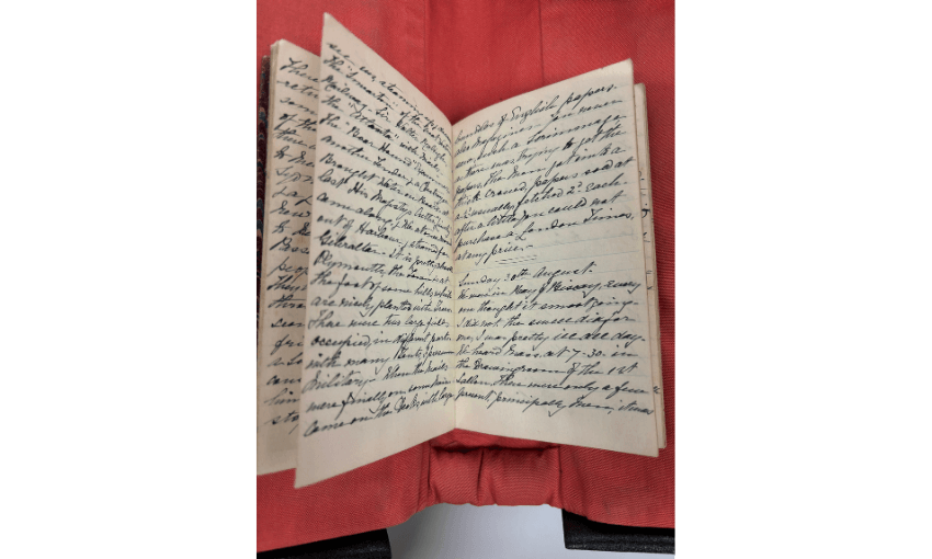 A photograph of an old diary written with fountain pen.