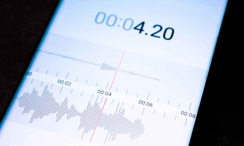 A smartphone screen displays a voice recording app, showing a timer at 4.20 seconds and an audio waveform below the time.