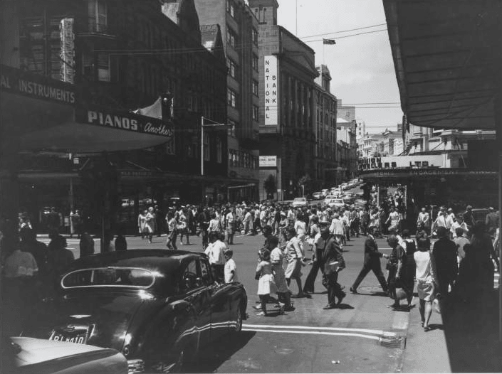 Cars and pedestrians in Shortland Street in Auckland CBD in 1965.