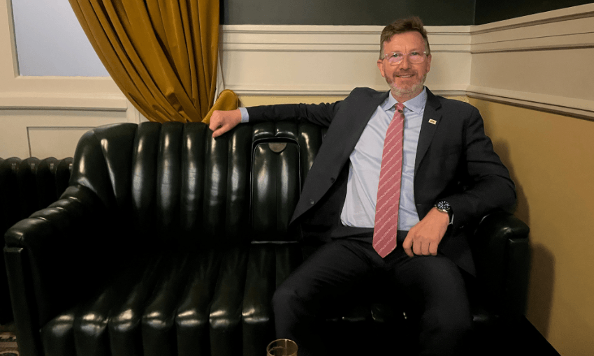 Act MP Simon Court manspreads in Pint of Order.