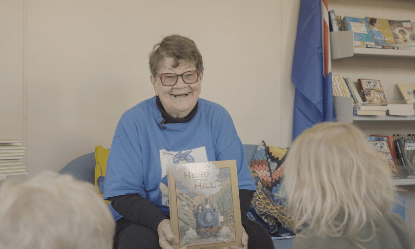 Joy Cowley reading to a school classroom. 