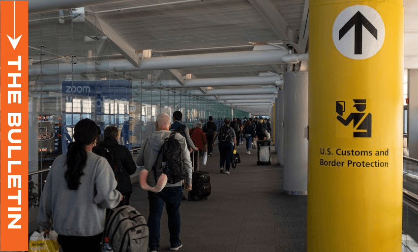 Arrivals queue to go through border checks at Newark Airport, New York. (Photo: Nicolas Economou/NurPhoto via Getty Images) 
