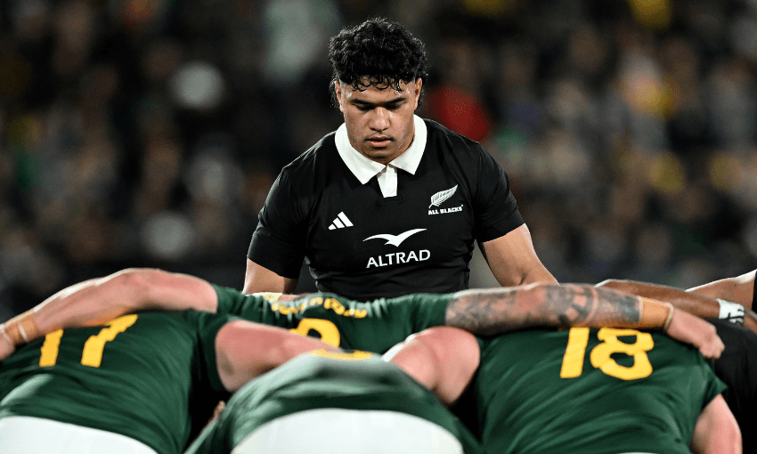 All Blacks number 8 Wallace Sititi faces the Springboks scrum (Photo: Joe Allison/Getty Images)