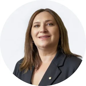 Lara Dolan