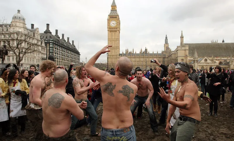 Thousands Celebrate New Zealand's National Day With London Pub Crawl
