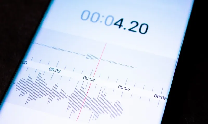 A smartphone screen displays a voice recording app, showing a timer at 4.20 seconds and an audio waveform below the time.