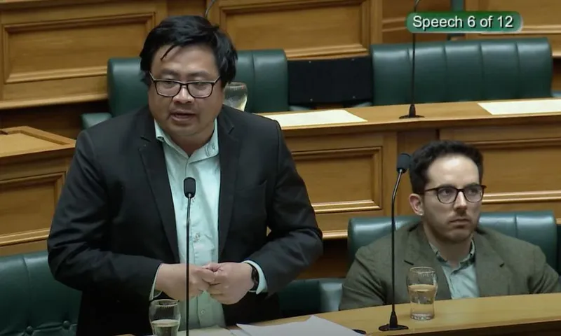 Francisco Hernandez, standing next to Riccardo Menendez March, speaks in the House.