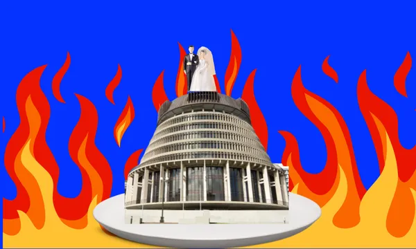 The beehive as a wedding cake with flames jumping around it