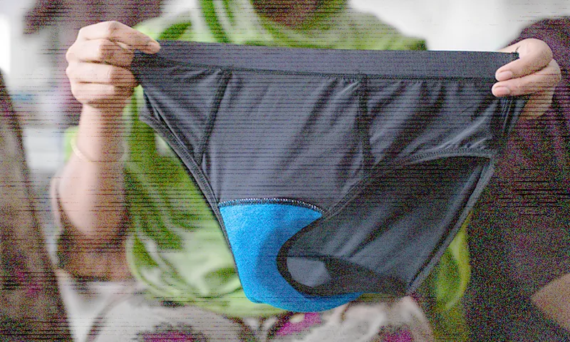 FP_Garment-Workers-Look-at-Reemi-Period-Underwear-small.png