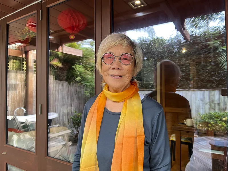 Photo of Wong Liu Shueng wearing an orange silk skarf