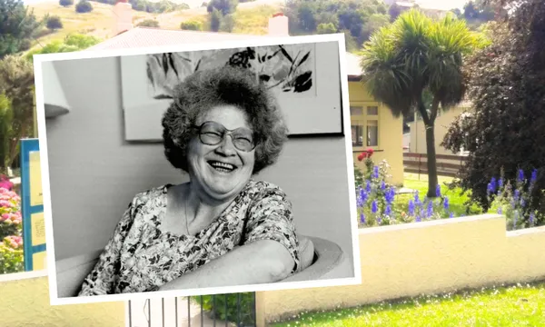 Janet-Frame-and-her-House.png