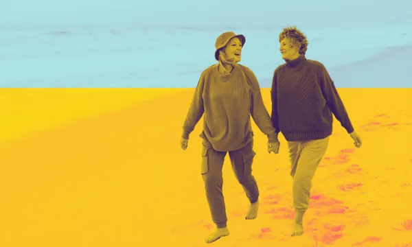 FeatureImage_LAdiesHoldingHandsOnBeach.png