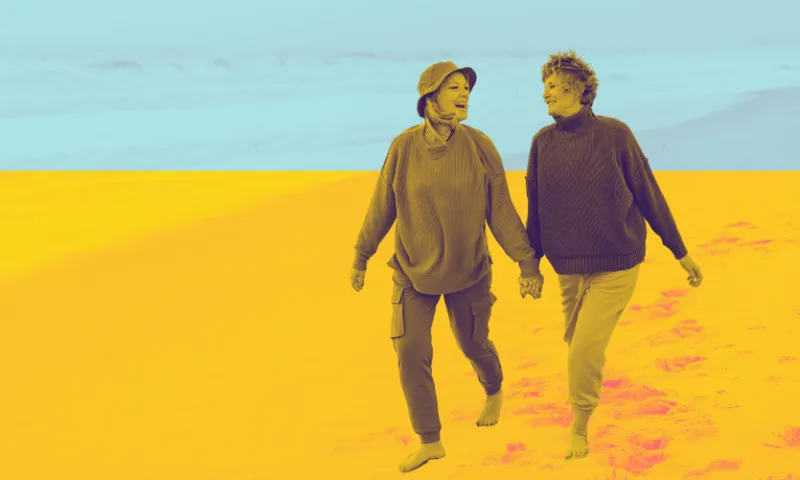 FeatureImage_LAdiesHoldingHandsOnBeach.png